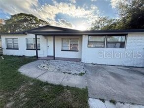 Building Photo - 1418 Queensway Rd