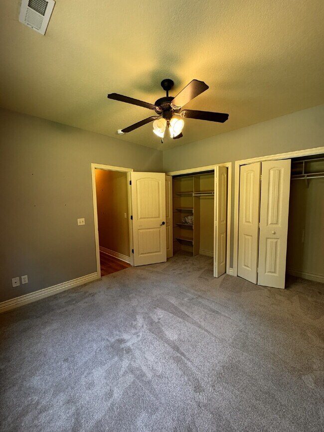 Building Photo - 17 Miller Dr