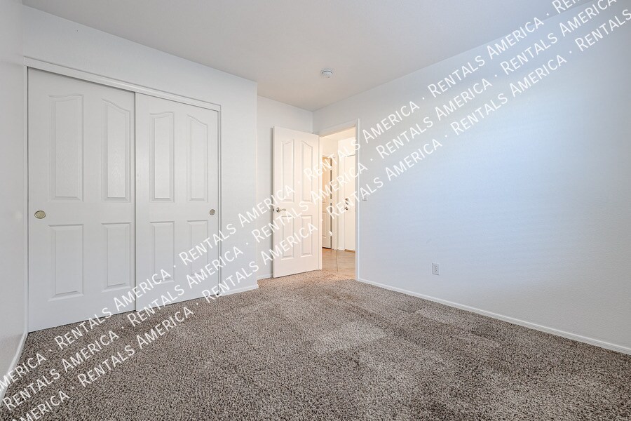 Building Photo - 33251 N Symer Dr