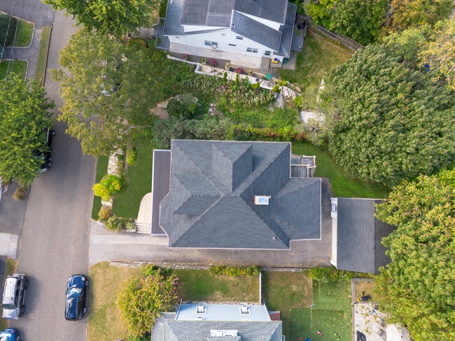 Building Photo - 18 Wessels Pl