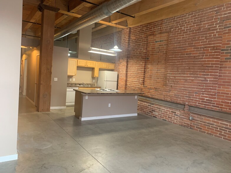 1BR, 1BA - Star Lofts - Old Town Lofts