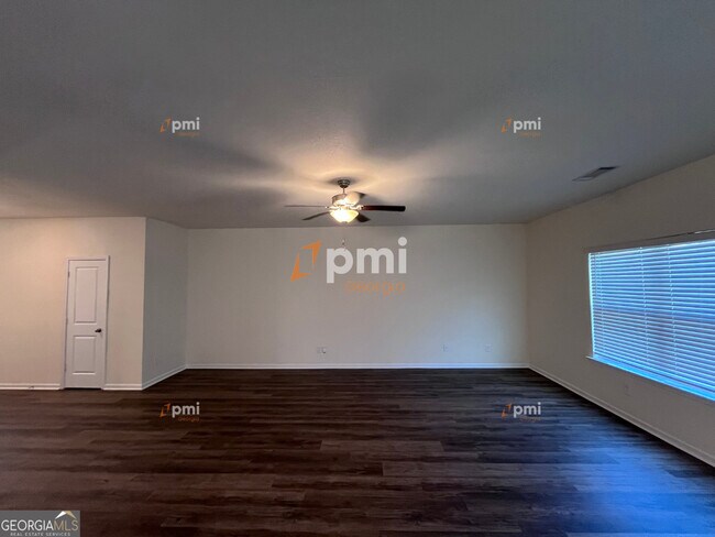 Building Photo - 521 Moline Wy