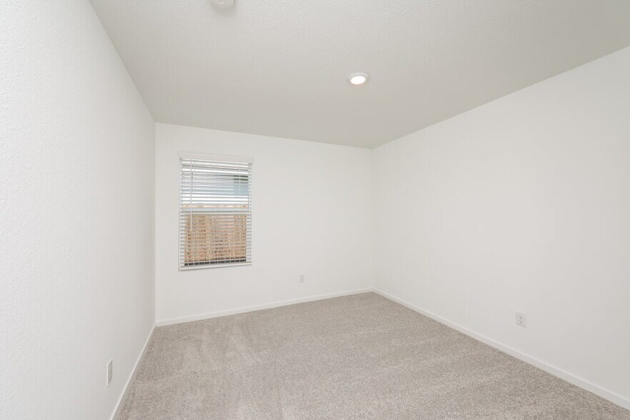 Building Photo - 1235 Maple St