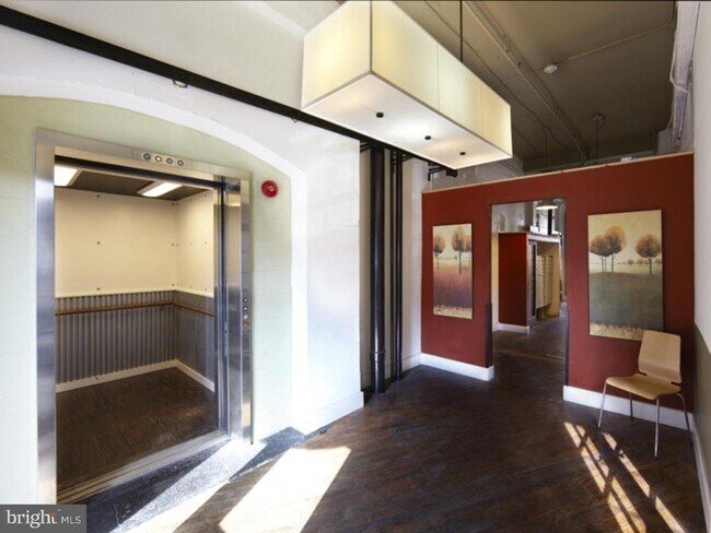 Building Photo - 200 Lincoln Ave