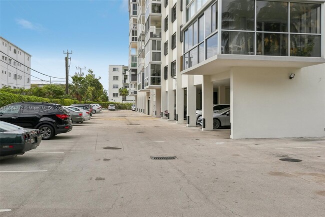 Building Photo - 550 Ocean Dr