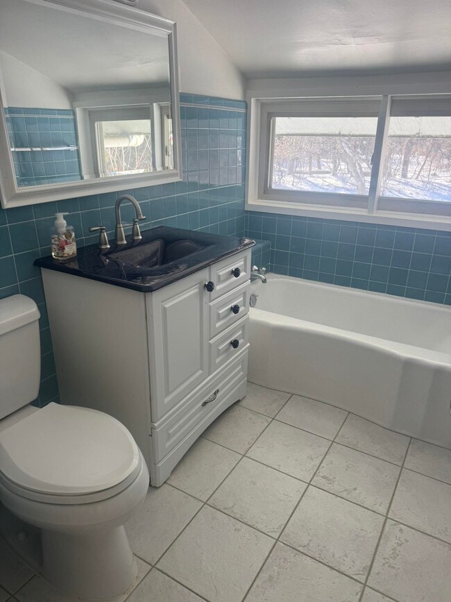 Building Photo - 3079 Pittsview Dr