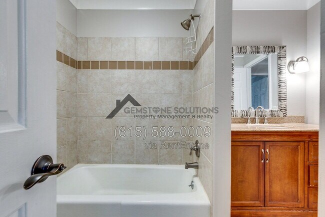 Building Photo - 717 Fox Ridge Dr