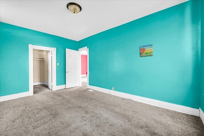 Building Photo - 102 N Cedar Ave