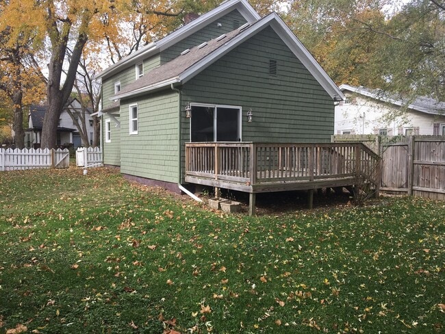 Building Photo - Amazing 3-Bedroom 1.5-Bath Home