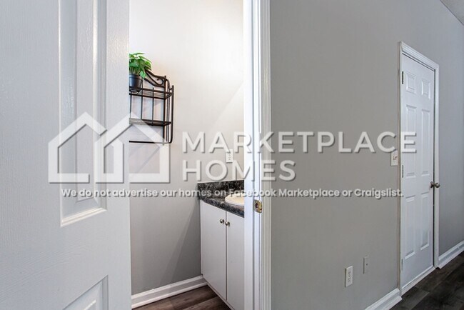 Building Photo - 832 Asbury Way