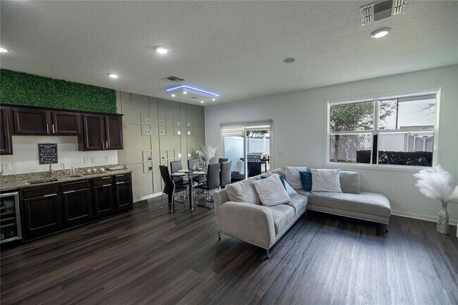 Building Photo - 844 Grandin St