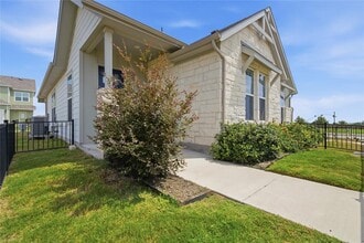 Building Photo - 135A Pinnacle Ln