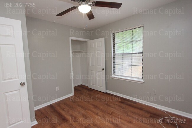 Building Photo - 3 Bedroom 1 Bath corner townhouse in Sickl...