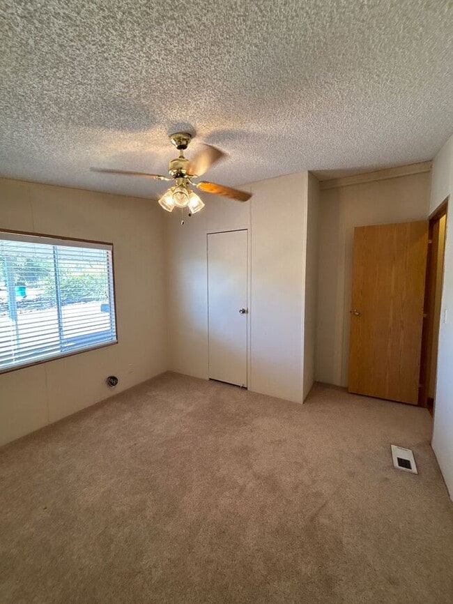 Building Photo - READY TO VIEW NOW! Adorable 3 Bed 2 Bath Home in New River NO HOA