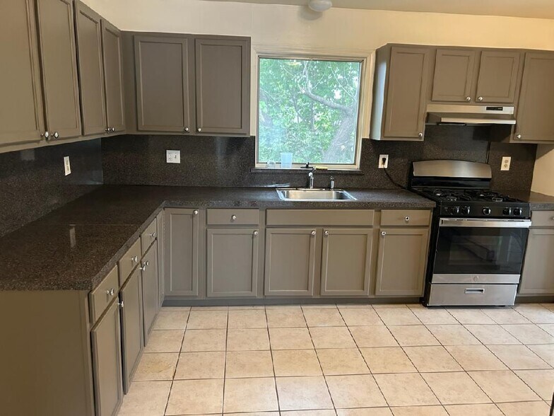 Building Photo - 266 Cortlandt St