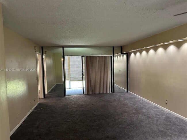 Building Photo - 6575 W Oakland Park Blvd