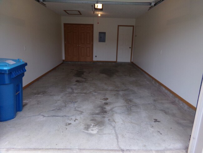 Building Photo - 108 Brookside Dr