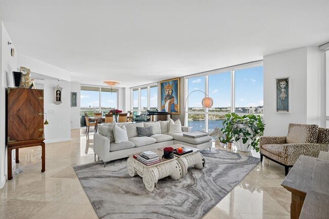 Building Photo - 101 S Fort Lauderdale Beach Blvd