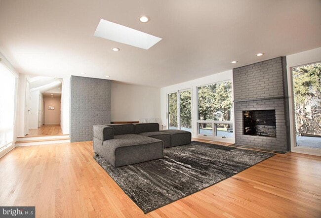 Building Photo - 92 Overbrook Dr