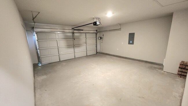 Building Photo - 16429 Severn Ln
