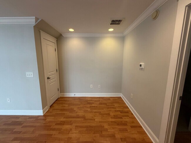 Building Photo - 1615 Elmwood Ct