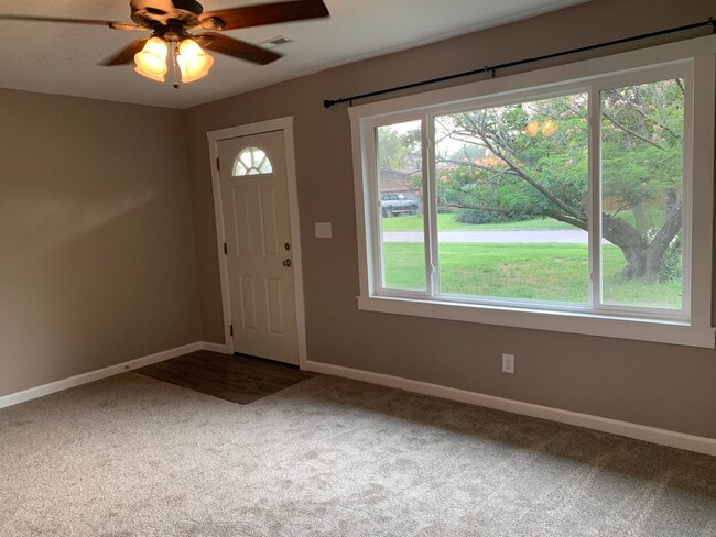 Living room - 4530 S Laura St