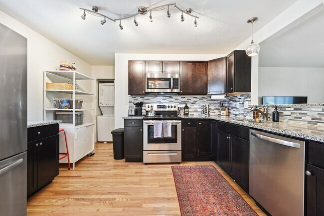 Building Photo - Amazing Arvada Upstairs Duplex Available Now!