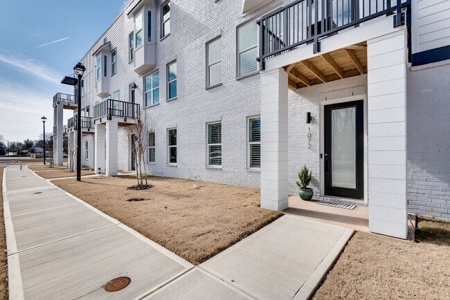 Building Photo - Newly Constructed 3/3.5 Home Minutes From Downtown Decatur and Avondale Estates!