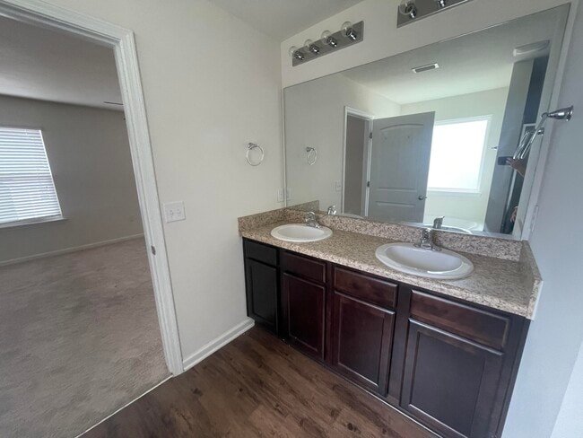 Building Photo - 4893 Kensington Ln