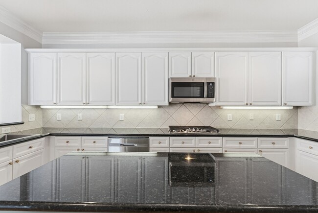 Building Photo - 827 Rosine St