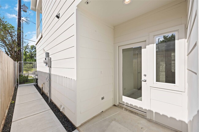 Building Photo - 5314 Suez St