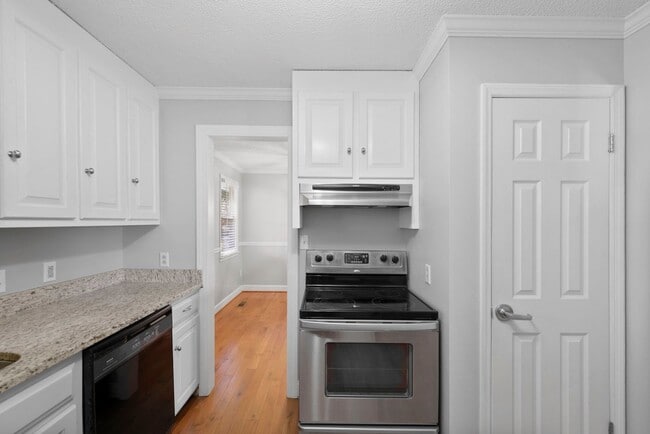 Building Photo - Welcome to this Comfortable, Charming & Outdoor Living, Single-Level Home