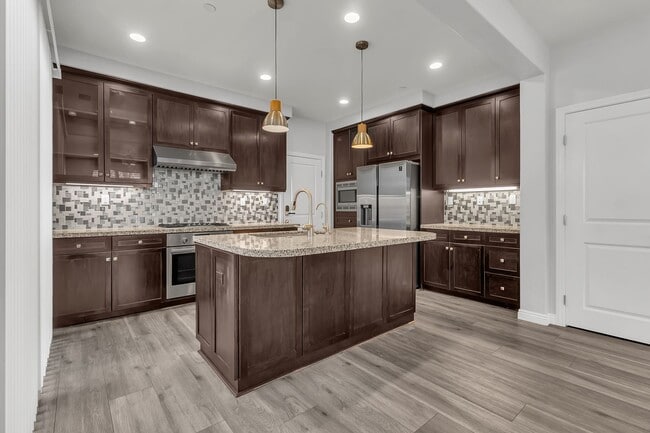 Building Photo - 76 Evening Sun