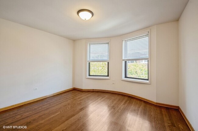Building Photo - 1367 W Sunnyside Ave