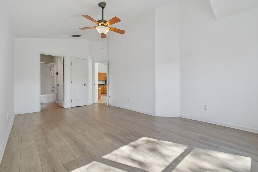 Building Photo - 7527 Oxford Garden Cir