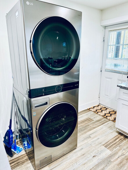 Building Photo - 405 Cedar Lane Rd