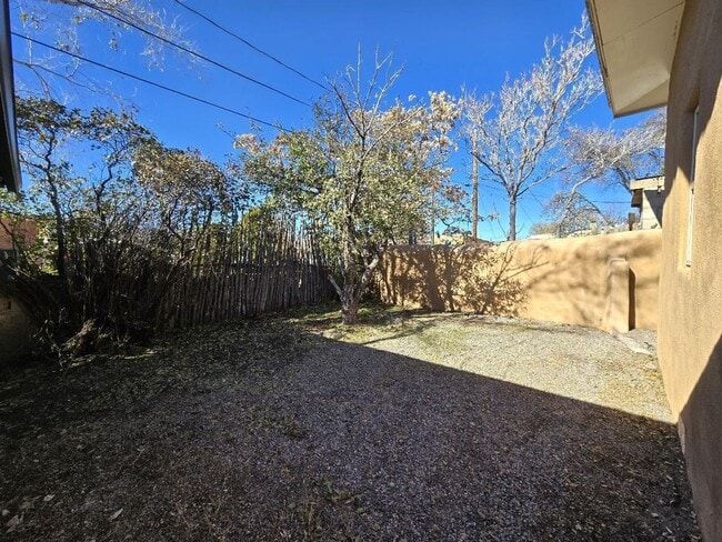 Building Photo - 624 Paulin St