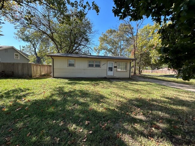 Primary Photo - 3 Bedroom on S Glenn, Wichita KS!