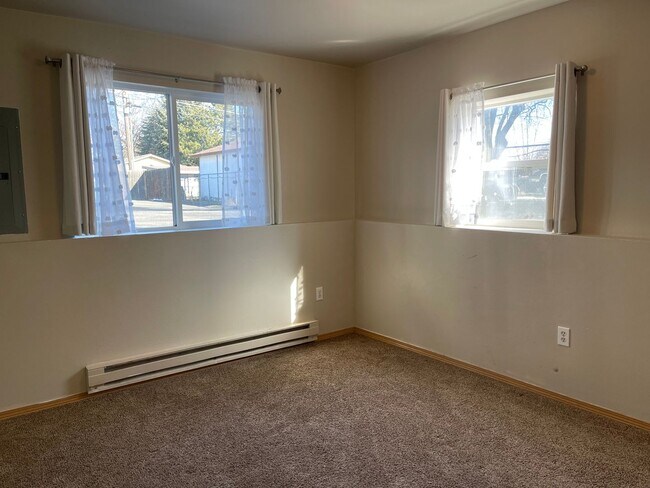 Building Photo - 2503 E Sharp Ave