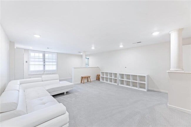 Building Photo - 908 Lenox Hill Ct NE