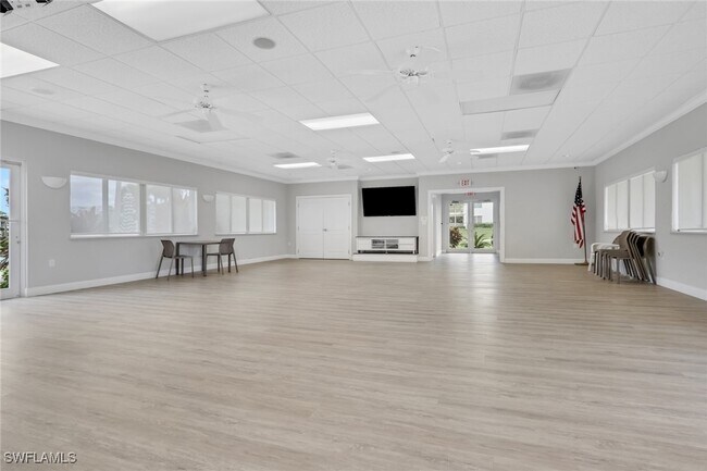 Building Photo - 642 12th Ave S