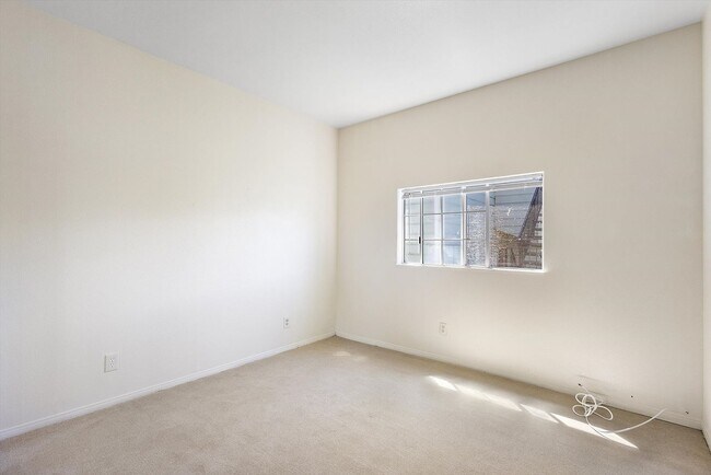 Building Photo - 1431 Linden St