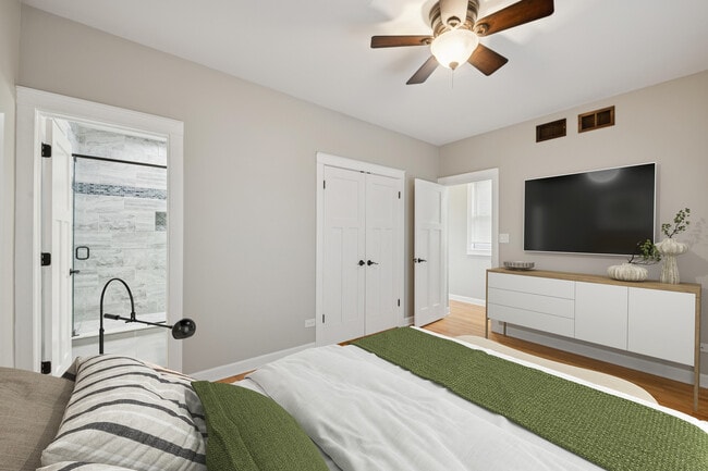 Building Photo - 2742 N Bosworth Ave