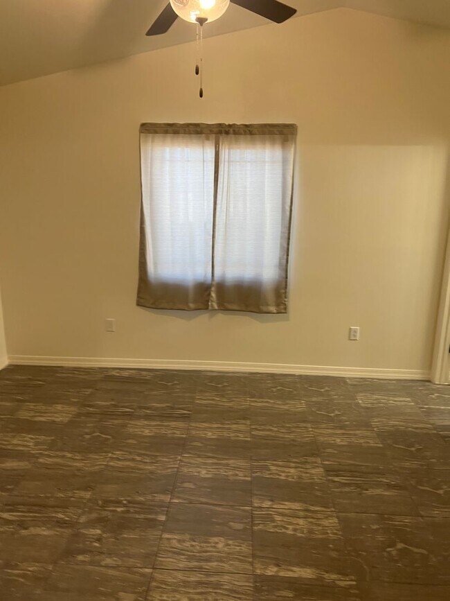 Building Photo - 3 Bedroom 2 Bath Home with fencing in San Luis AZ.