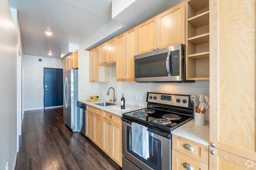 1BD, 1BA - 552SF - The Cove