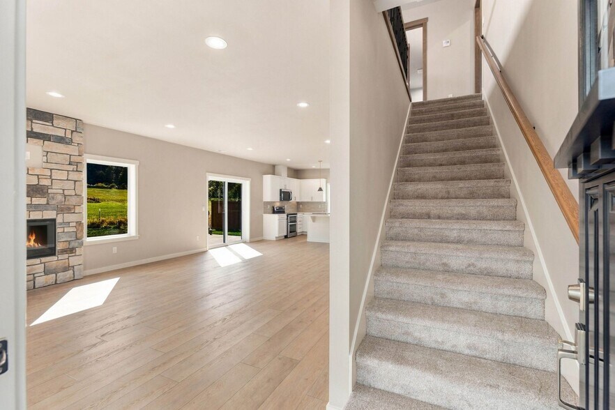 Building Photo - 695 3rd Street