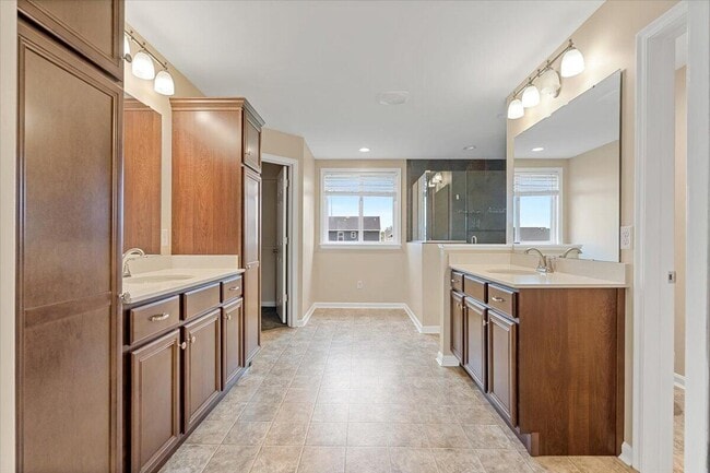 Building Photo - 1618 Ravine Trl