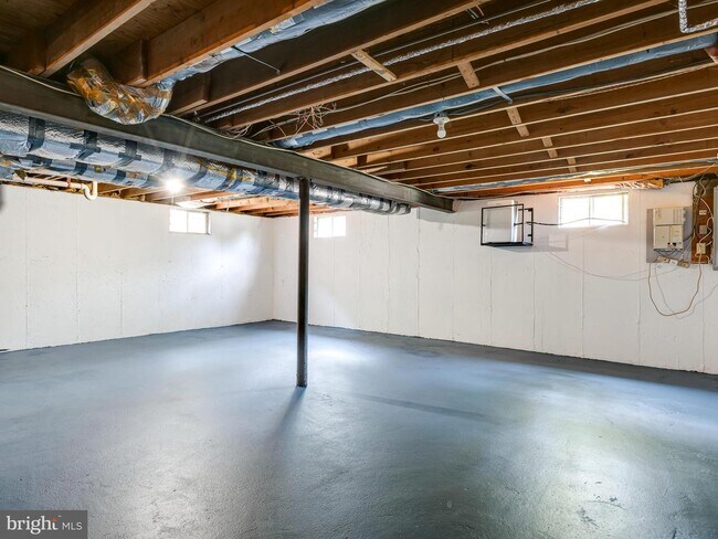 Building Photo - 612 Bough Rd