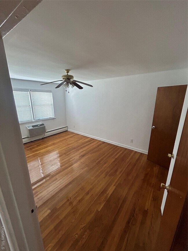 Building Photo - 60-46 69th Pl