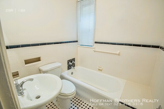 Primary Photo - 7733 Oakwood Ave #07Los Angeles, CA 90036